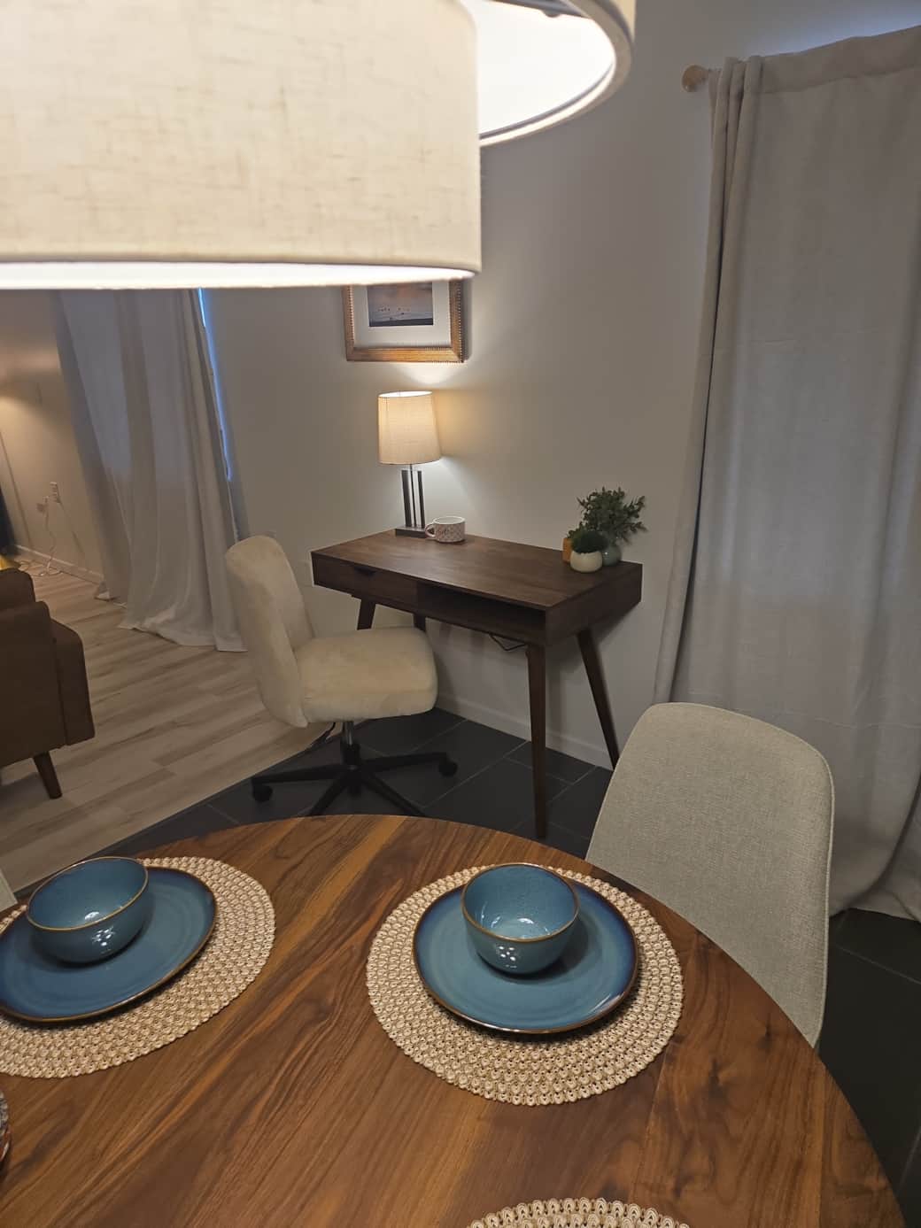Work Station with Swivel Chair Work Station with Swivel Chair