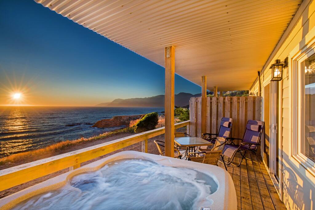 Stunning Oceanview! Private Hot Tub! Oceanfront! - Apartment in