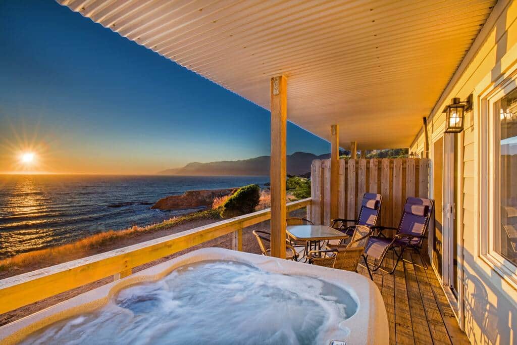 Picture of Top-Floor Waterfront Condo with Bay view + Pool and Hot Tub