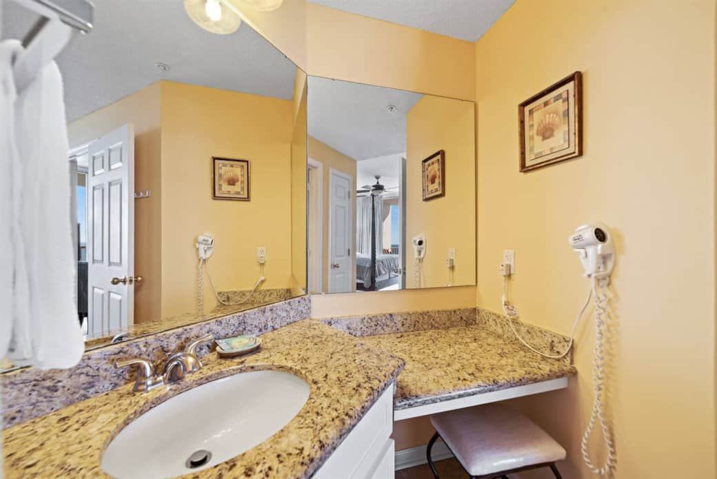 Primary En-Suite Bathroom