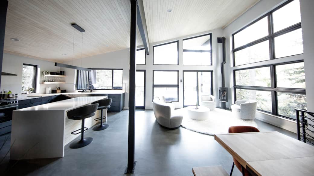 RAVN HAUS - Canopy - Kitchet Island Living Room Fireplace Dining Room Table BW Top _ VRBO RAVN HAUS - Canopy - Kitchet Island Living Room Fireplace Dining Room Table BW Top _ VRBO