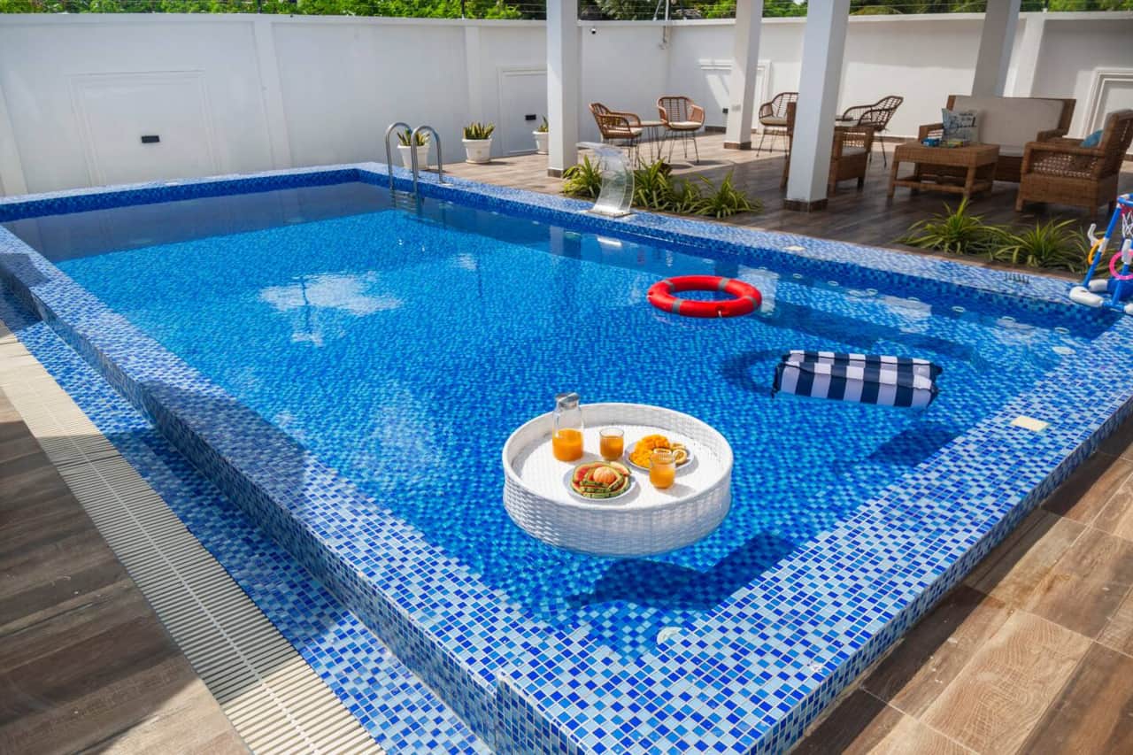Swimming pool