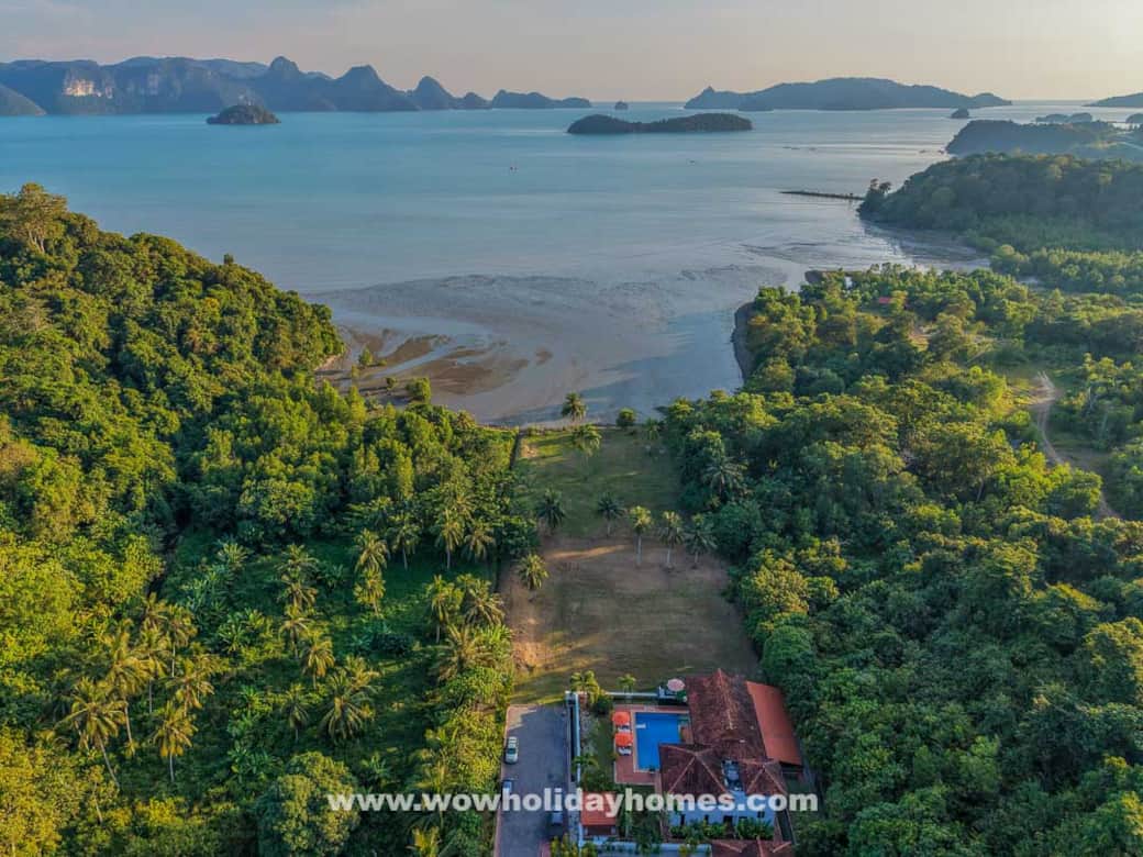 Eine private Poolvilla mit ungestörtem Meerblick Eine private Poolvilla mit ungestörtem Meerblick
