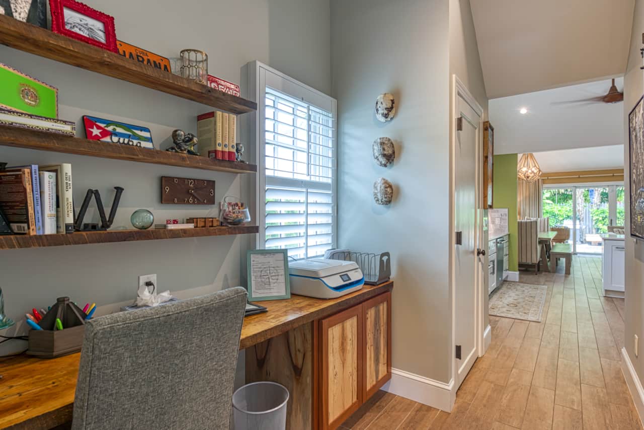 Office / Hallway 