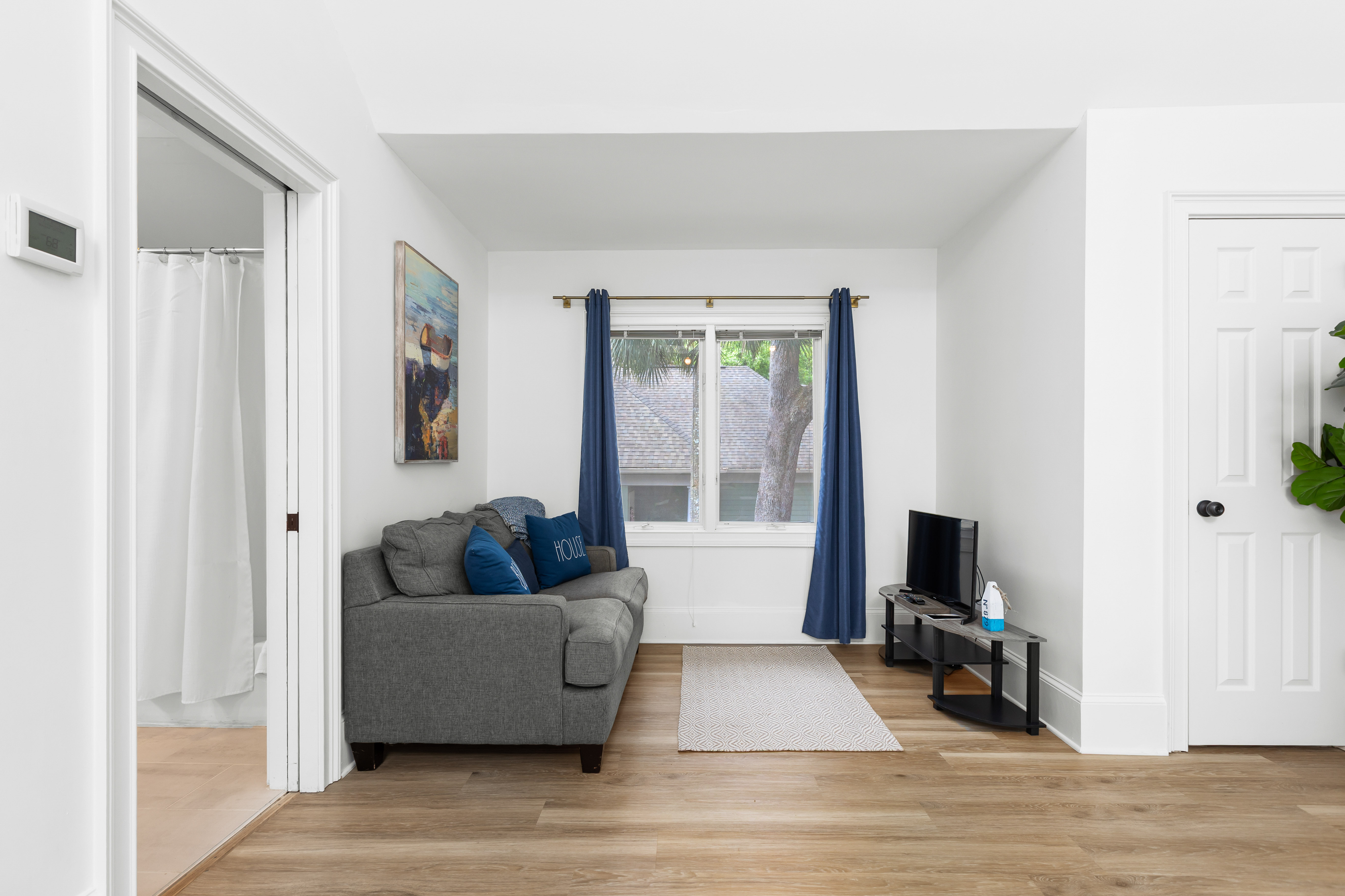 King Bedroom (Mid level)
