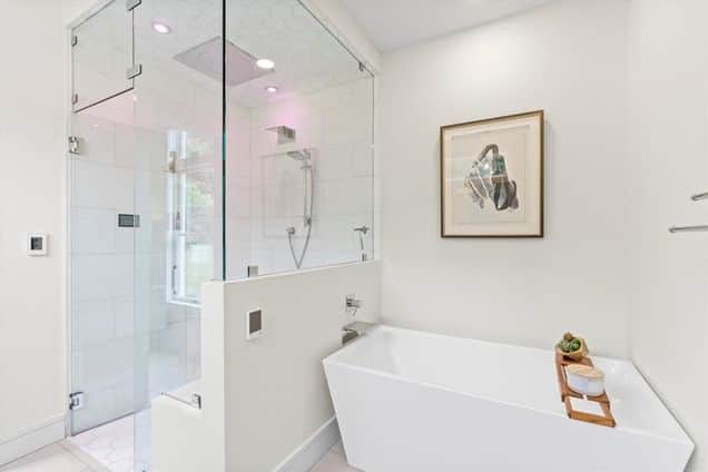 Master soaking tub and shower 