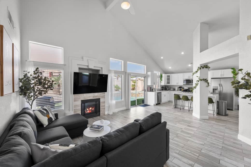 Main Living & Kitchen 