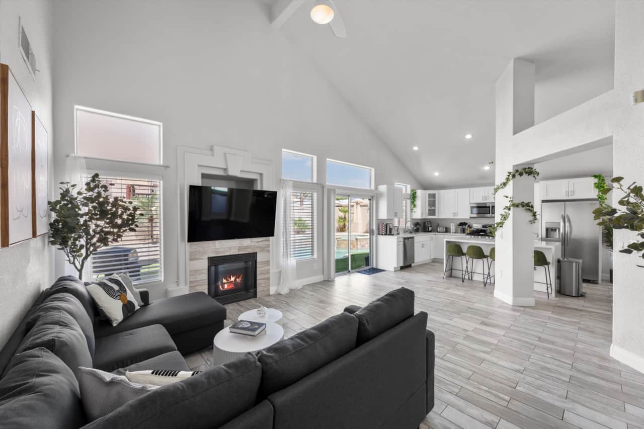 Main Living & Kitchen 