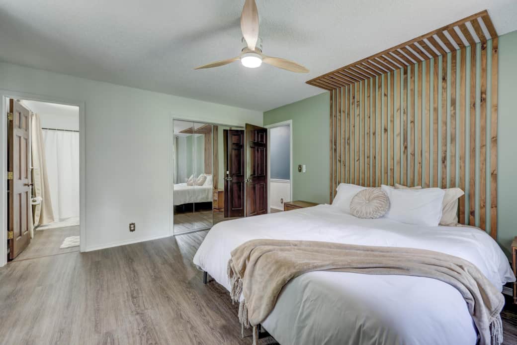 Sleep like royalty on this California King! Sleep like royalty on this California King!