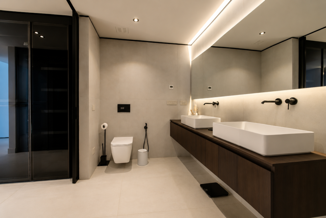 AZULIS Athos villa RENTAL12 Golfo Aranci double vanity bathroom rain shower walk through wardrobe