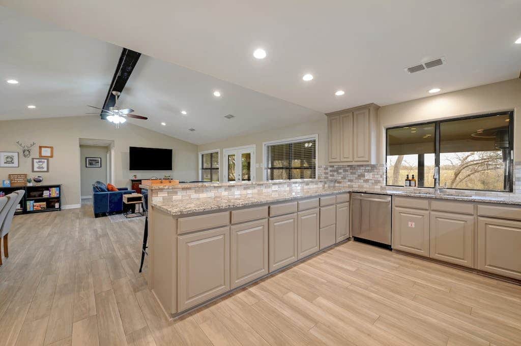 Expansive counter space