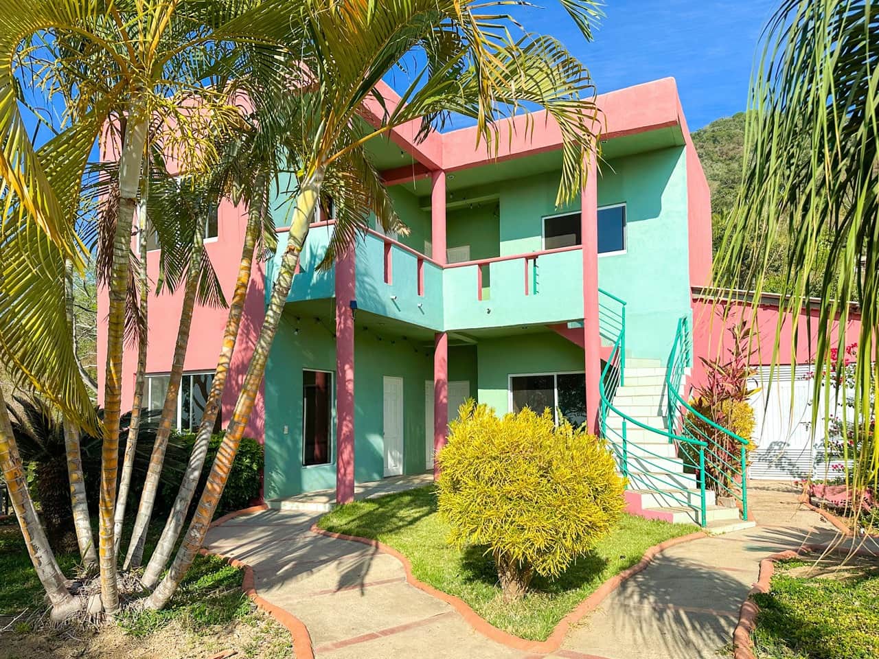 Los Cuartos guest room building