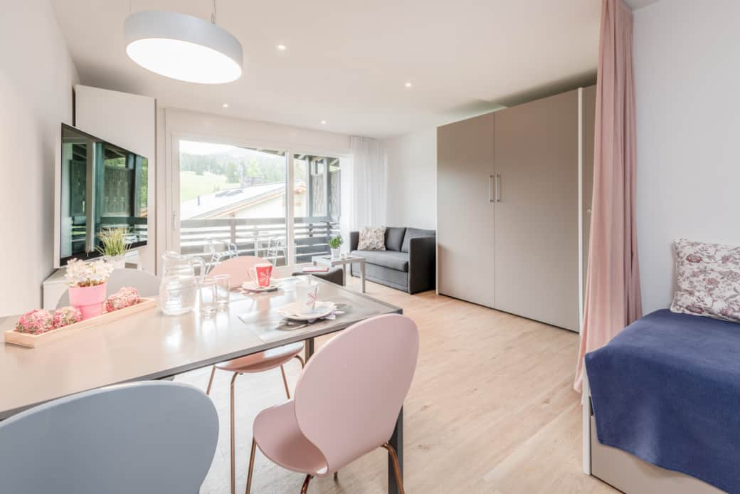 Wohn- und Essbereich mit Schrankbett Wohn- und Essbereich mit Schrankbett