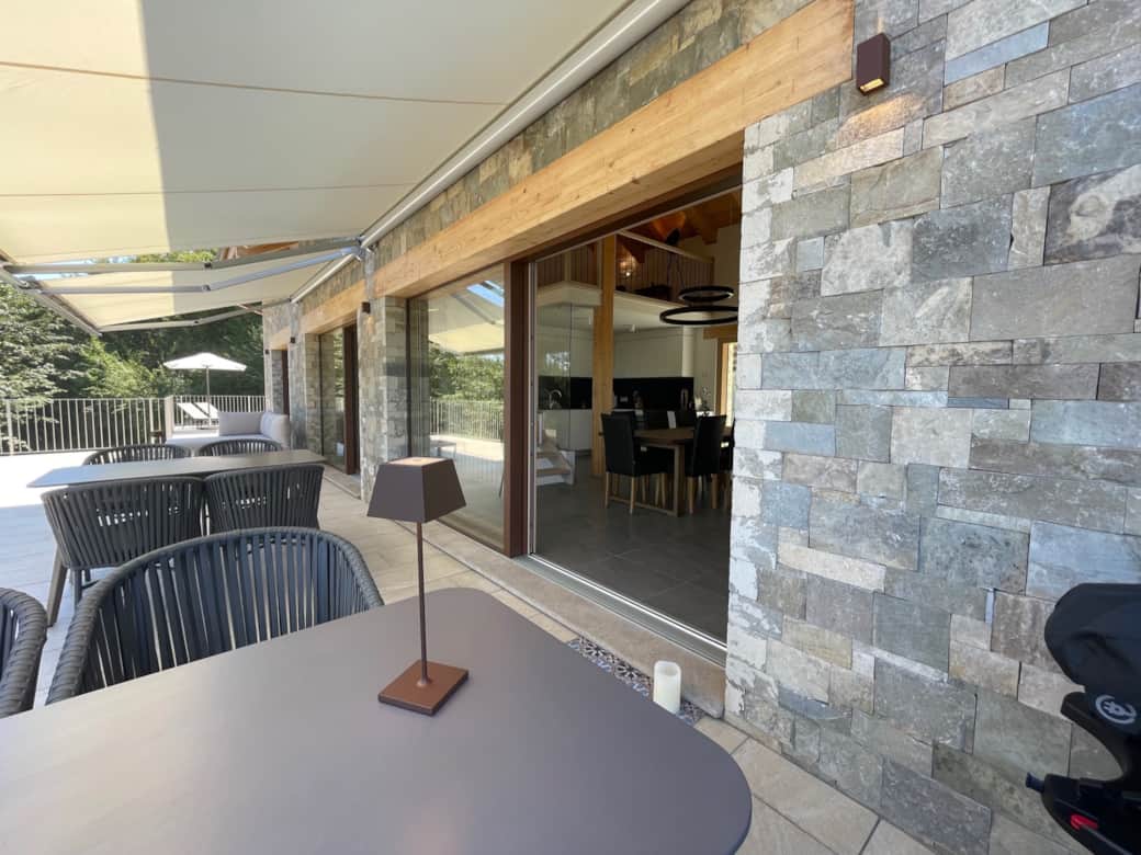 LAVANDA - Terrace with lounge, dining table and electric grill