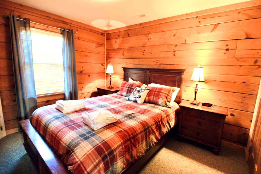 Nanook's Loggers Run - Bedroom 2 - Queen