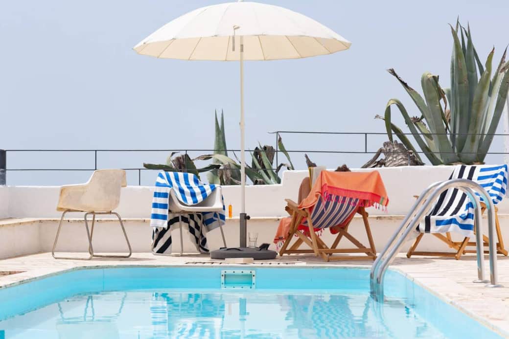 Pool Lounge