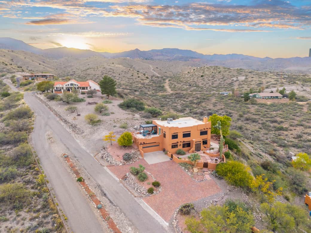 This retreat has plenty of privacy, but is still close to surrounding towns 