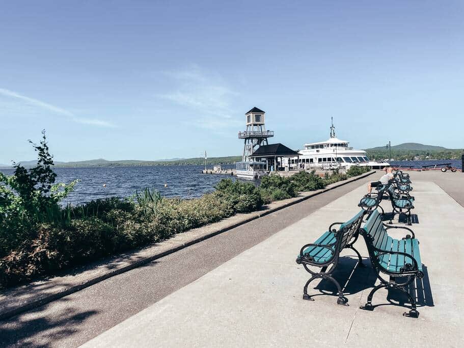 Lac Memphrémagog, Quaie MacPherson et de nombreux attraits touristiques. Lac Memphrémagog, Quaie MacPherson et de nombreux attraits touristiques.