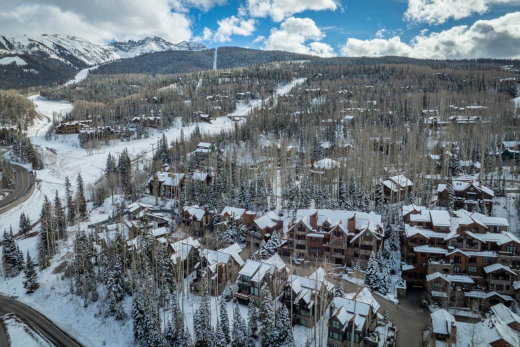 The Trails Edge condos conveniently sit slopeside to the Double Cabins ski run and lift 10 