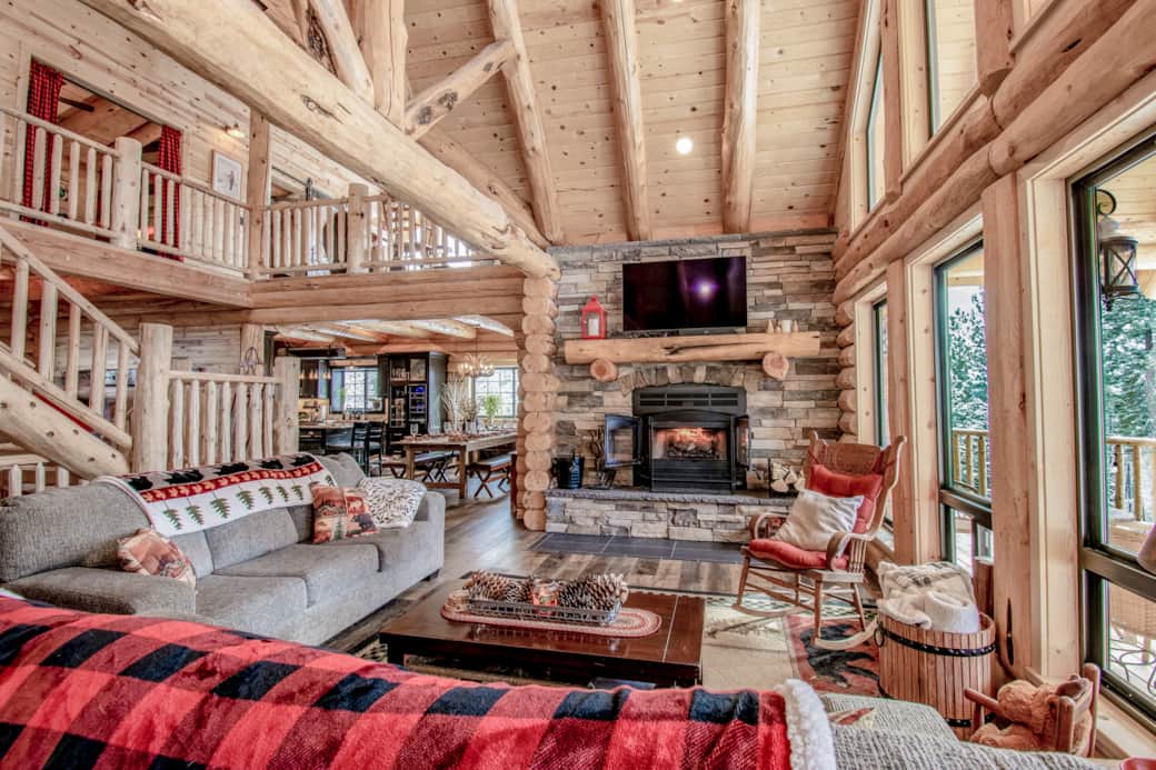 Great room facing the kitchen