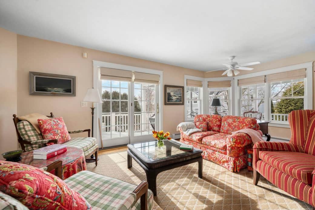Bright & Sunny Living Room