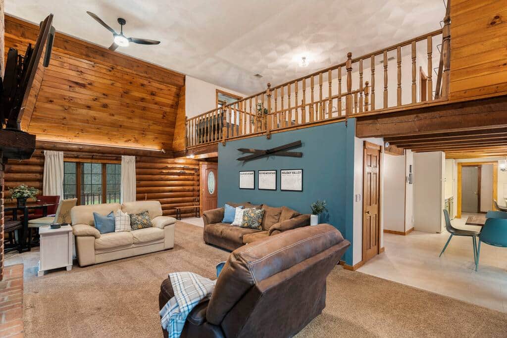 Spacious living room 