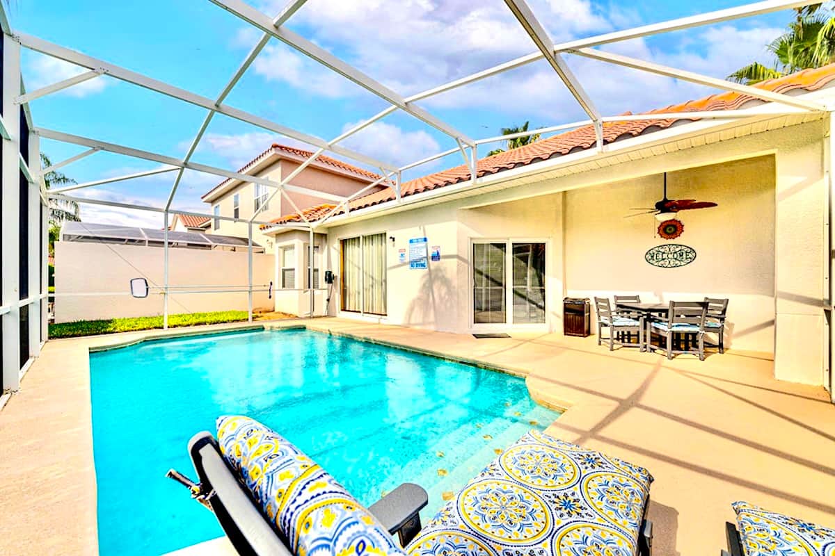 Covered lanai for enjoying al fresco dining