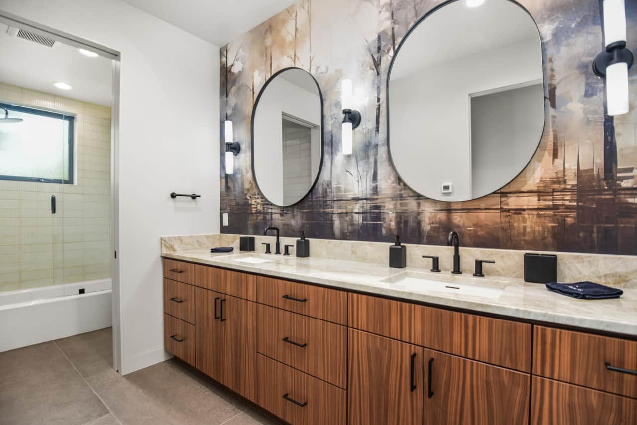 33-web-or-mls-Bathroom.jpg