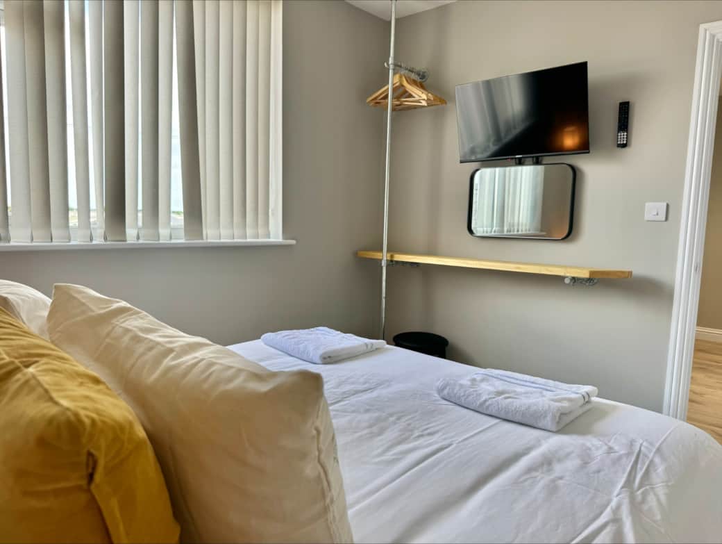 Master bedroom Master bedroom