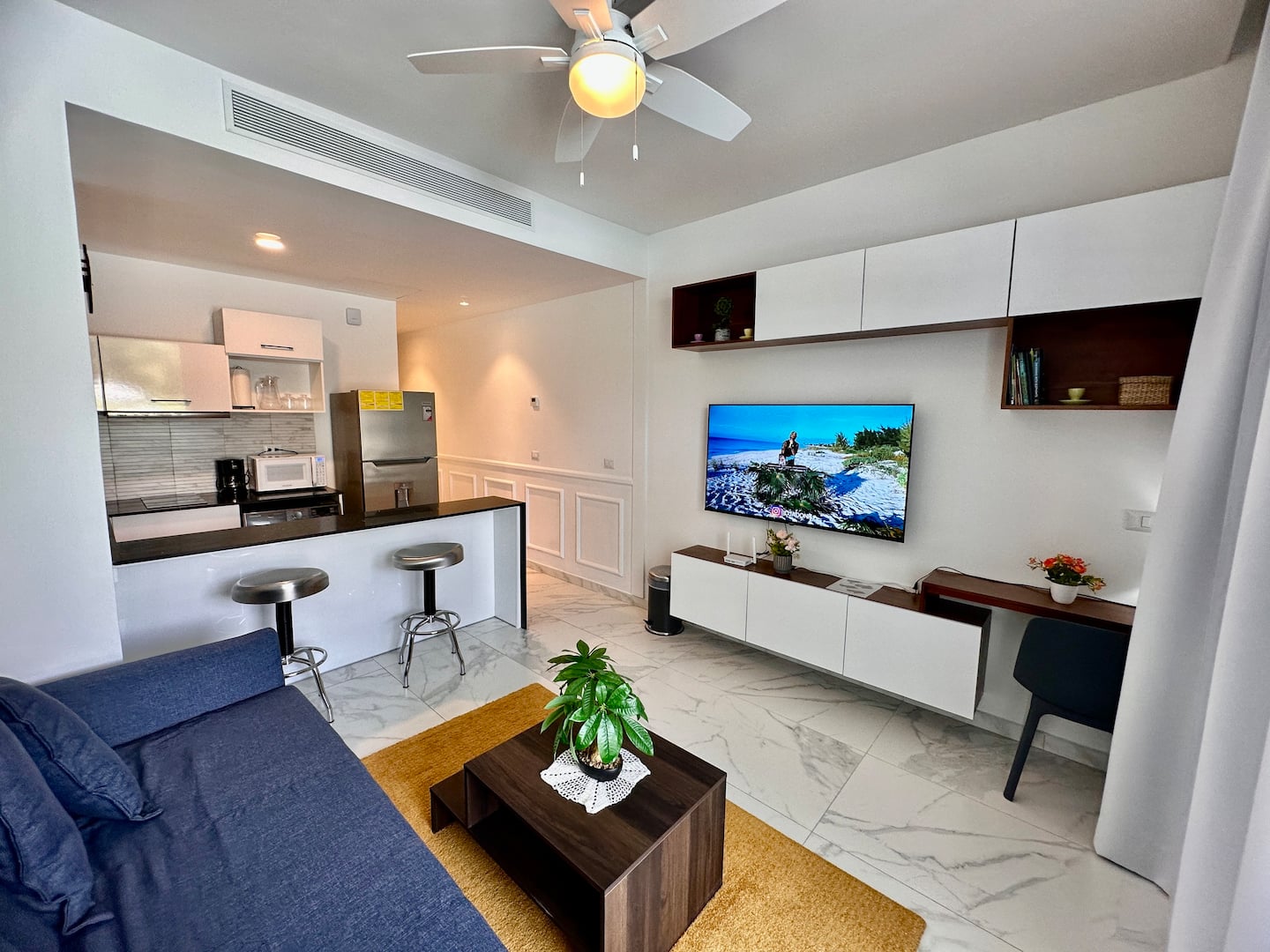 Ground floor condo just few steps from large pool photo 2