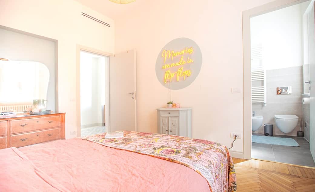 Zimmer 2: Schlafzimmer hinten, 1. Stock mit eigenem Bad