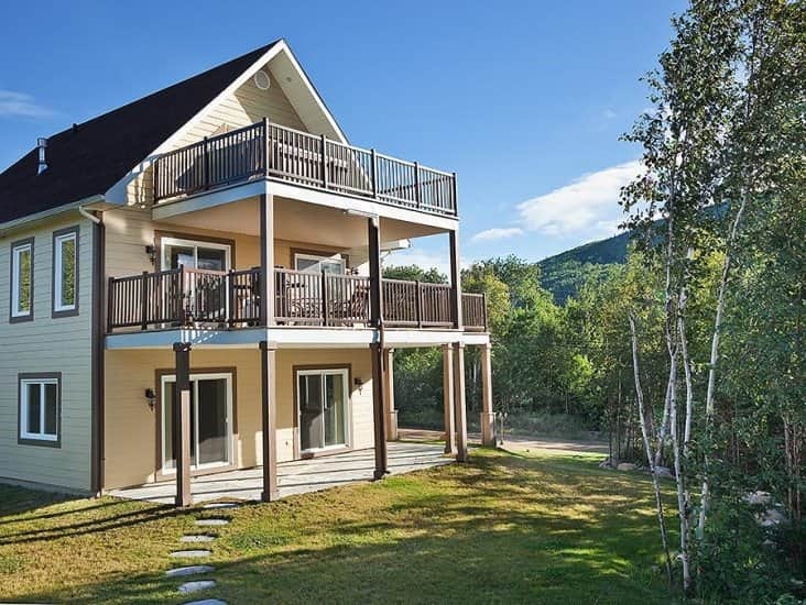 Cour privée avec patio au 1re et 2ième étage!