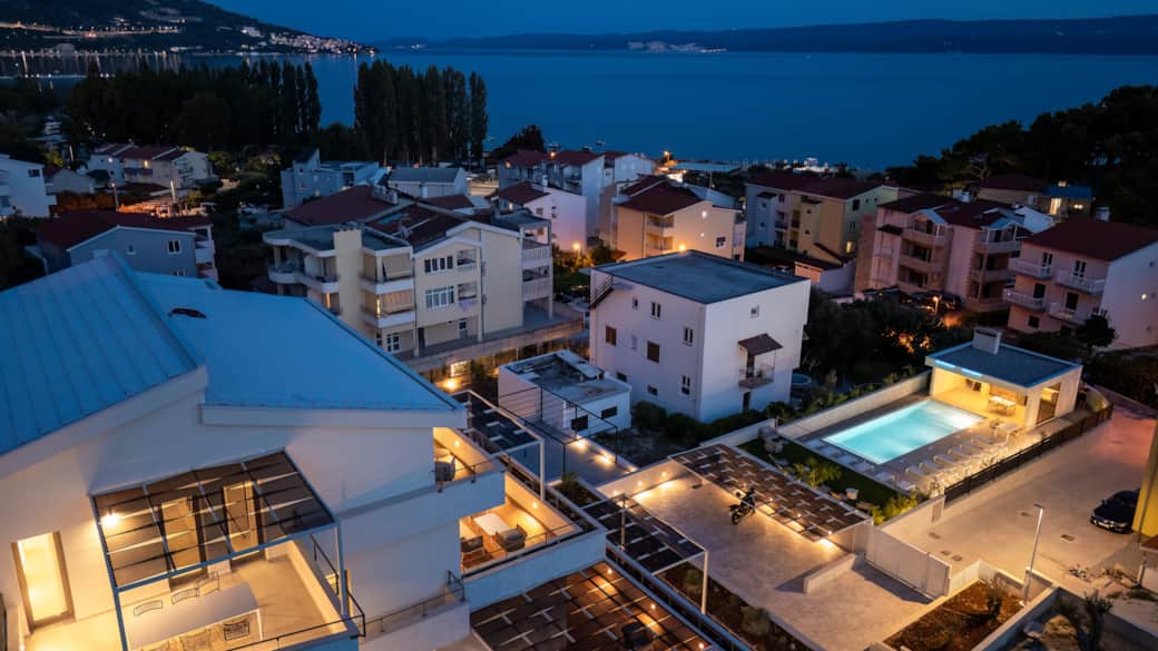 ALMISSUM Residences Pool and Adriatic Sea View
