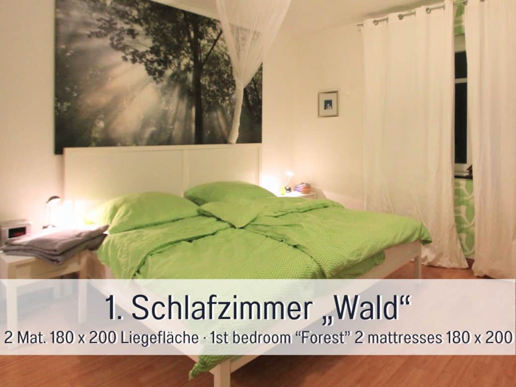 1. Schlafzimmer „Wald“ mit großem Doppelbett