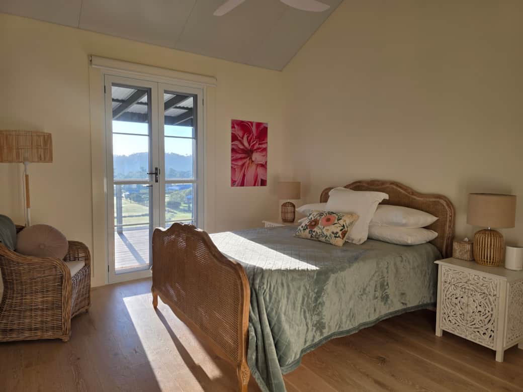2nd bedroom queen bed