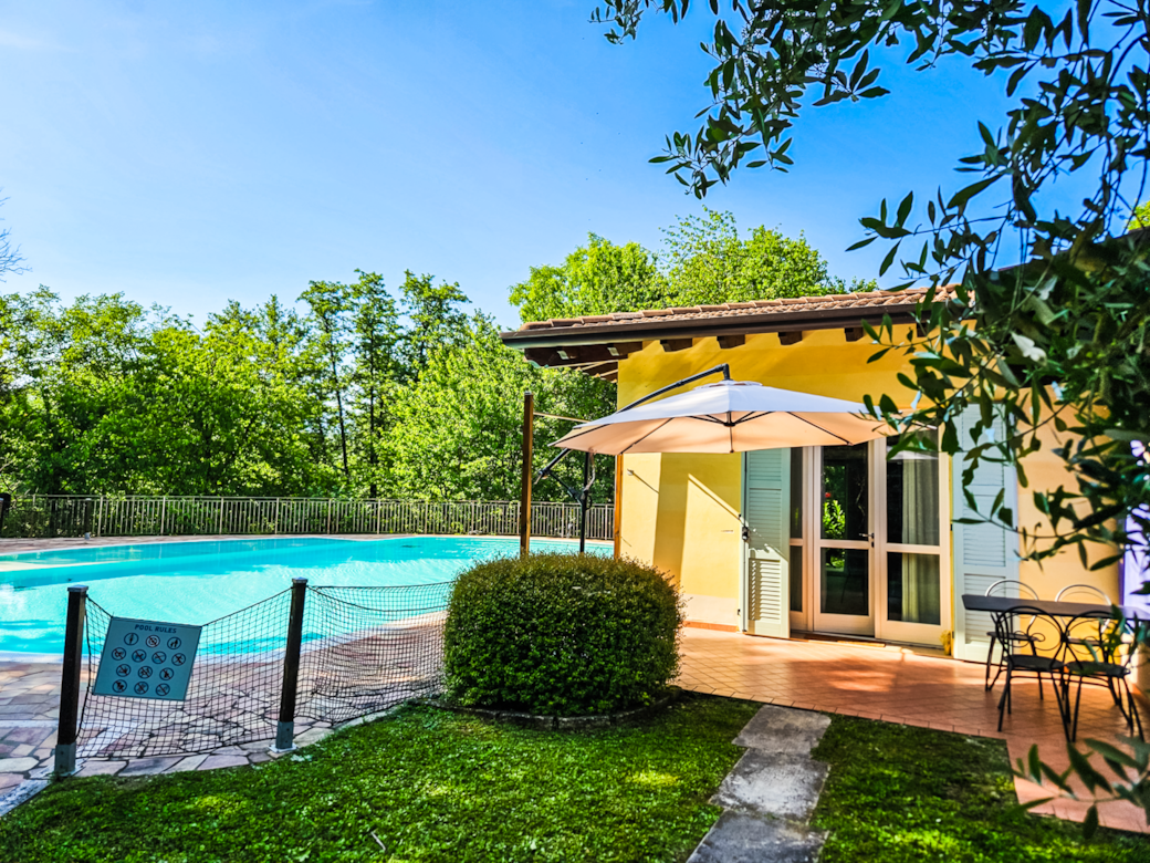 The entrance to the apartment with an outdoor table and direct view of the swimming pool