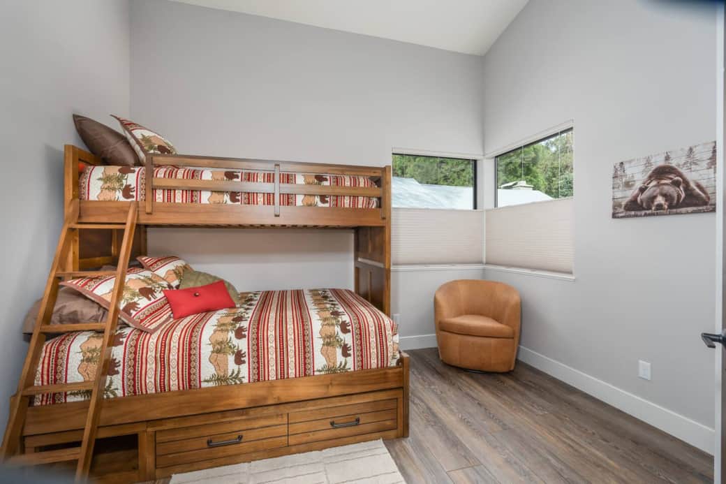 Second Bedroom: Full/Twin bunkbed
