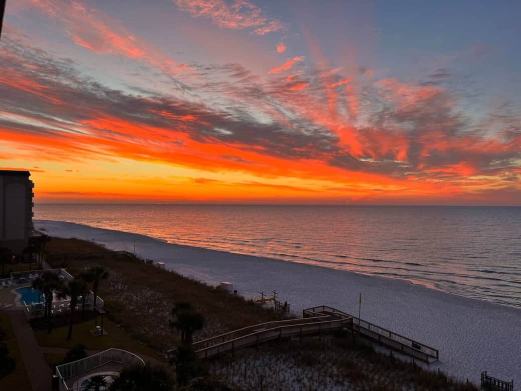 Views like this make it easy to get up early at the beach..you can nap later!