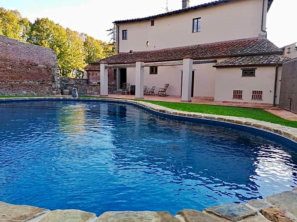 Rear of Il Fortino with pool