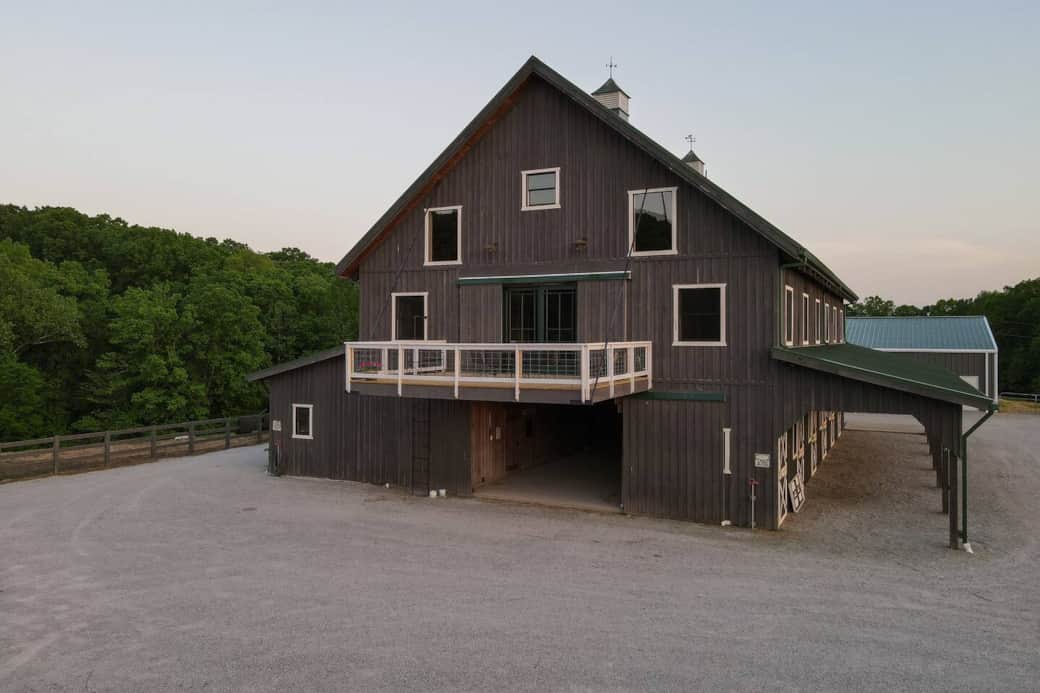 Farm Retreat (Barn) and behind it owner's riding arena. Farm Retreat (Barn) and behind it owner's riding arena.