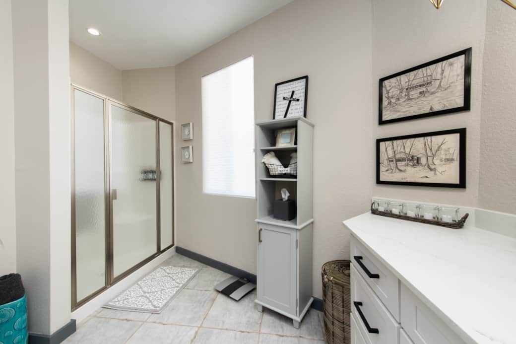 Guest bathroom 