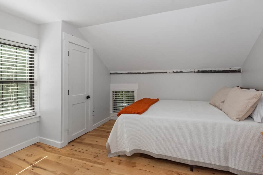 Third bedroom in Connecticut waterfront rental near Norwich and Foxwoods Casino. Third bedroom in Connecticut waterfront rental near Norwich and Foxwoods Casino.