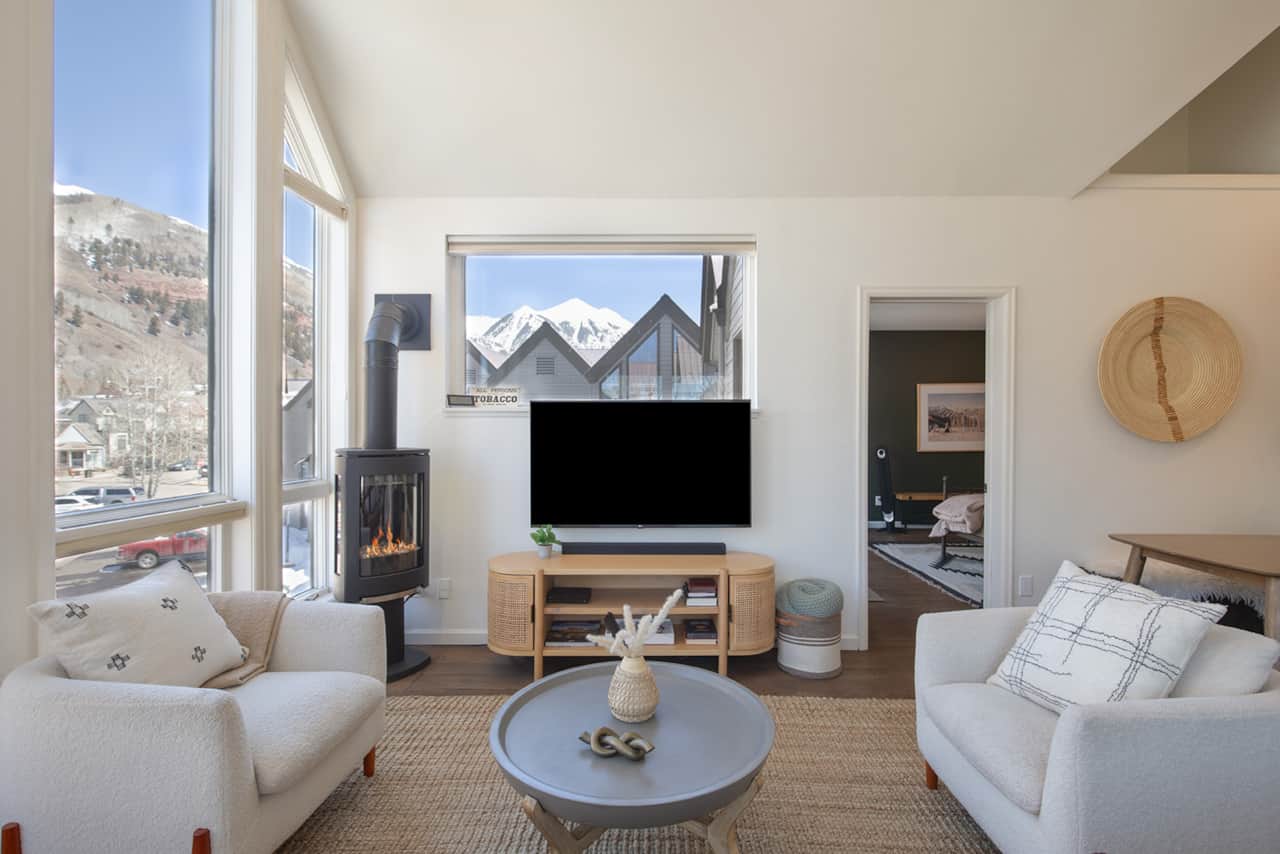 Light and bright living area with massive windows