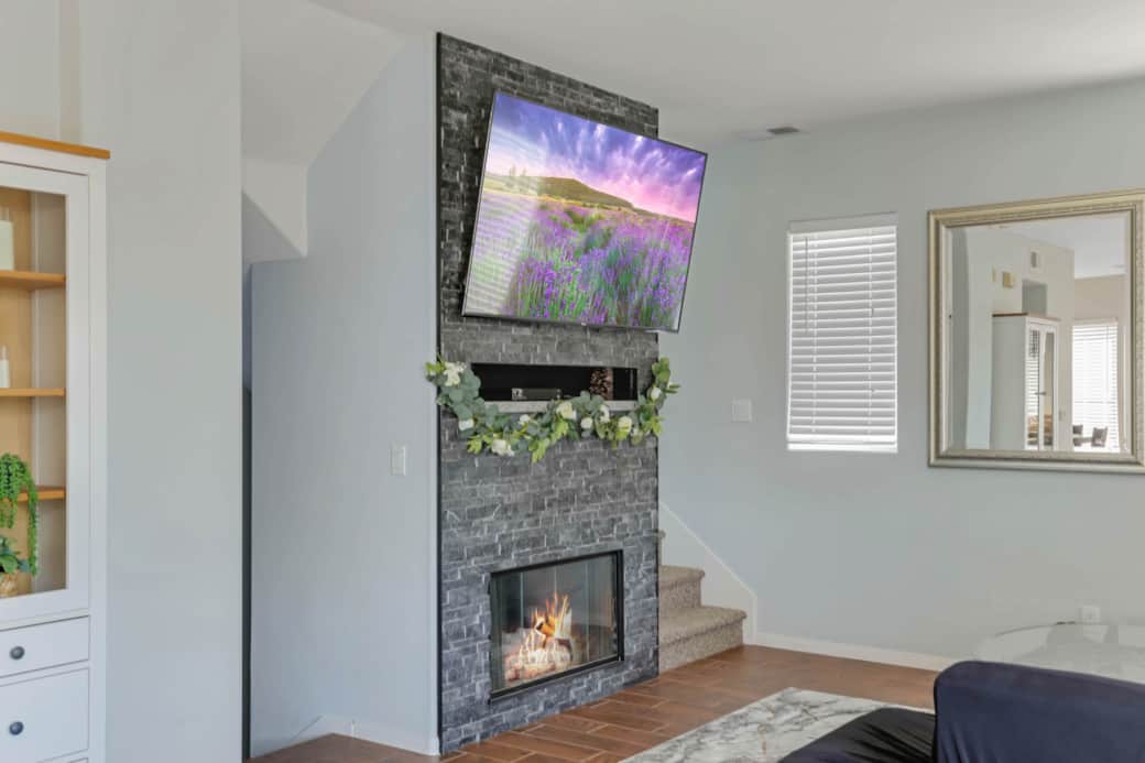 Living Room / Fireplace Living Room / Fireplace