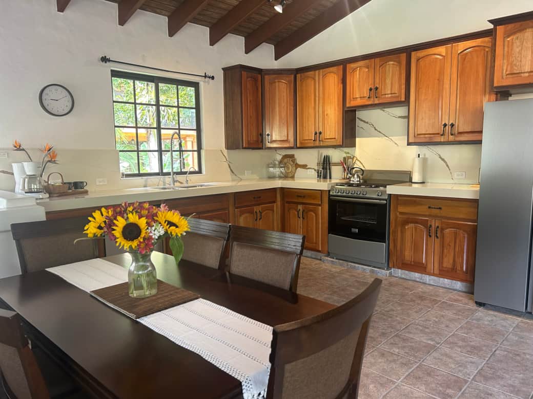 Open, airy, fully-equipped kitchen Open, airy, fully-equipped kitchen