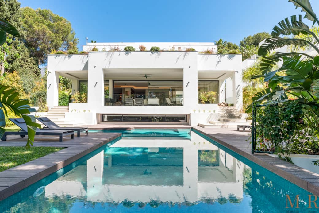 Private heated swimming pool.