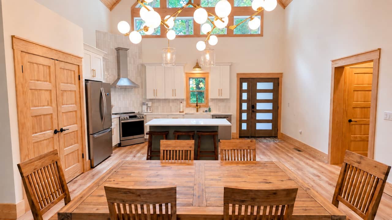 Diningtokitchen