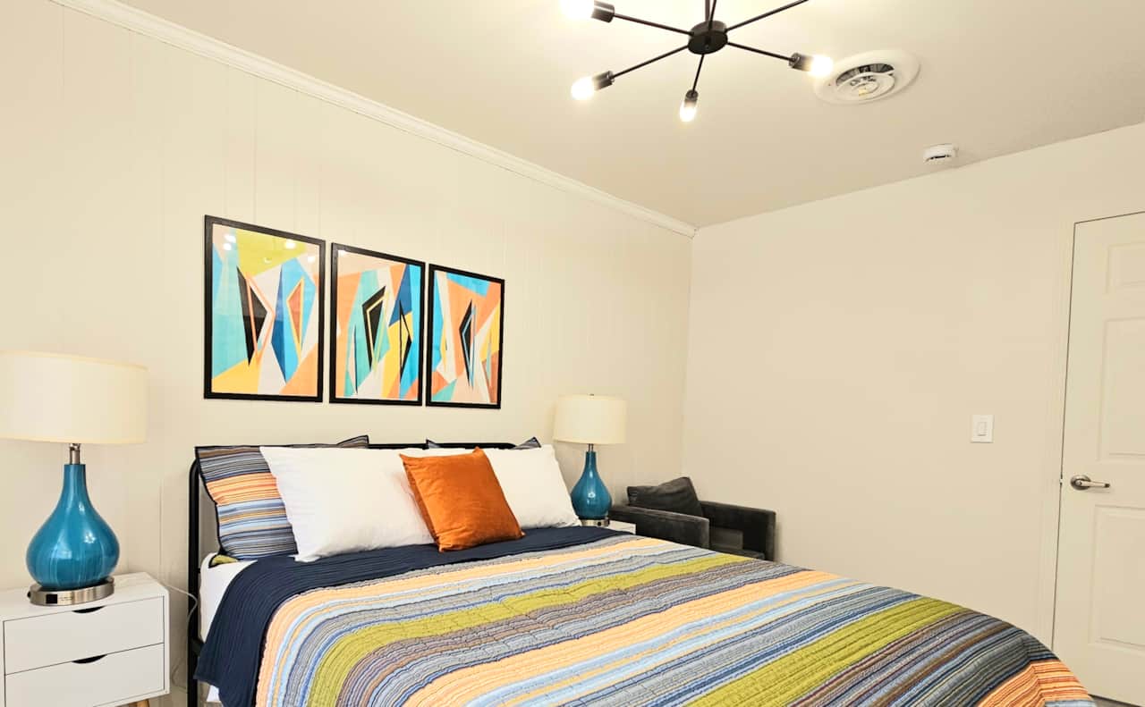 Bedroom 4 Queen bed