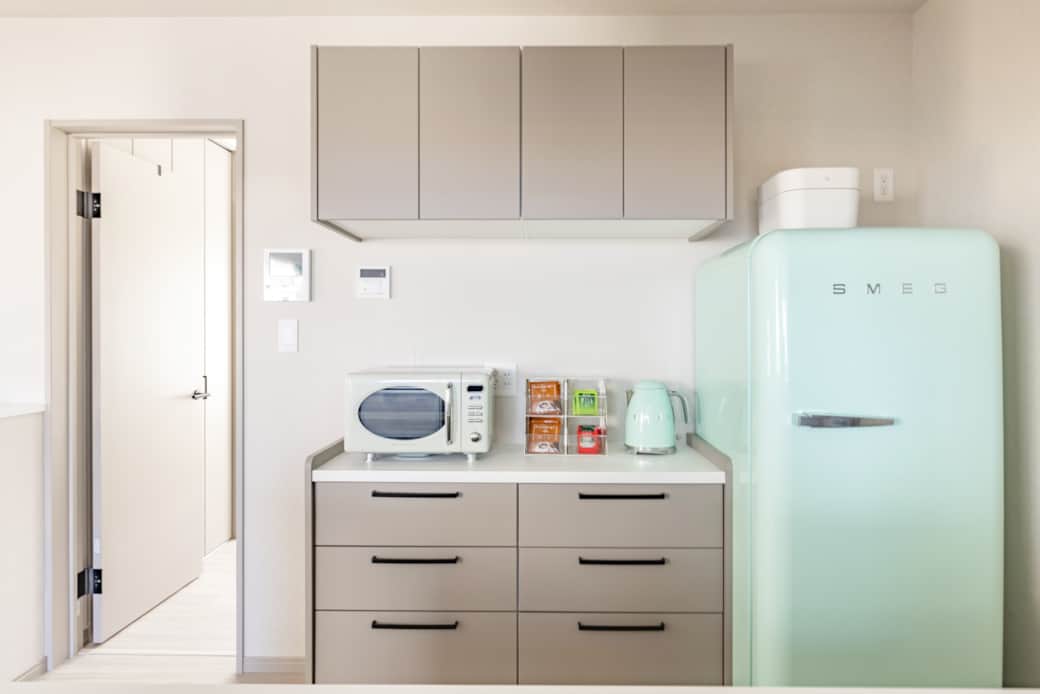 Kitchen tea station with smeg fridge