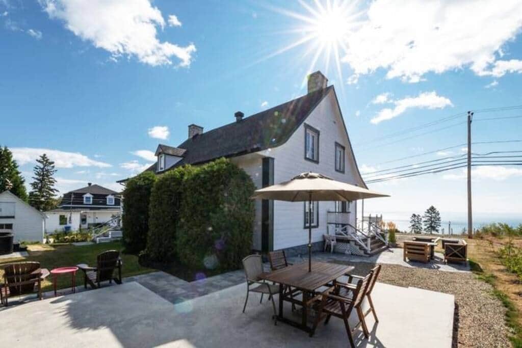 Terrasse avec mobilier